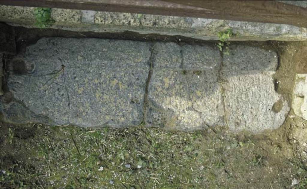 VI.30, Herculaneum. March 2006. Threshold or sill. Photo courtesy of Nicolas Monteix.